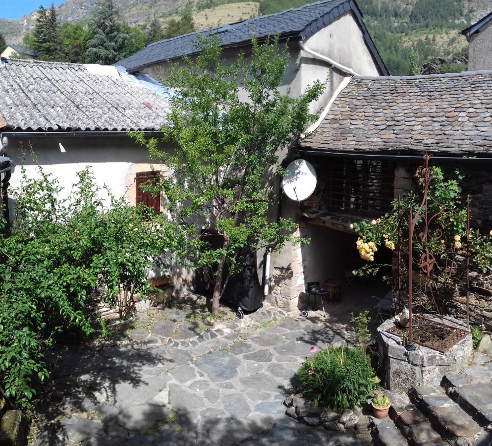 Villa Les pruniers à Fraissinet-de-Fourques Extérieur photo